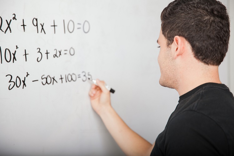 Fórmula Bhaskara: usada para encontrar resultados de uma equação do segundo grau