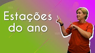 Professora ao lado do texto"Estações do Ano".