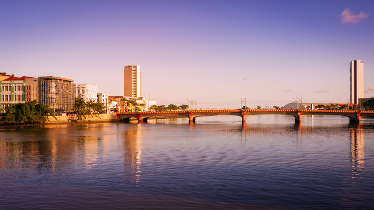 Ponte Maurício de Nassau em Recife (PE). Durante sua passagem pelo Brasil, Nassau empreendeu várias reformas na capital pernambucana, como a construção de pontes.