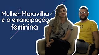 "Mulher-Maravilha e a emancipação feminina" escrito sobre fundo azul ao lado do professor