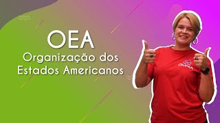 "OEA – Organização dos Estados Americanos" escrito sobre fundo colorido ao lado da imagem da professora
