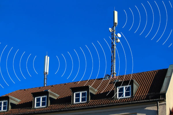 As antenas de celular são antenas de rádio.