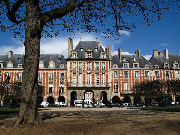 Residência onde Victor Hugo morou. Atualmente é um ponto turístico famoso na França.