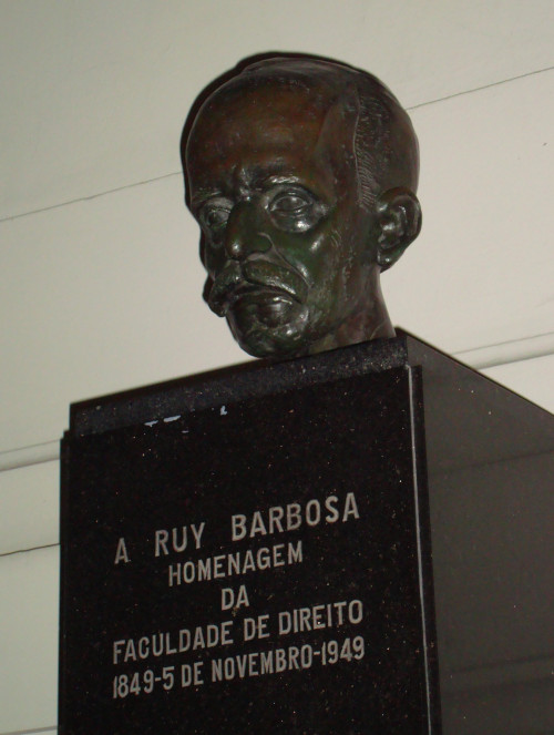Rui Barbosa é homenageado pela sua contribuição tanto para a política como para o pensamento jurídico no Brasil. 