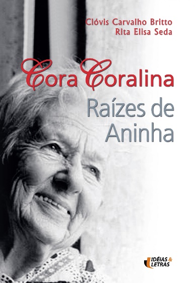 Cora Coralina, na foto de capa do livro “Cora Coralina: raízes de Aninha”, publicado pela editora Ideias & Letras.[1]