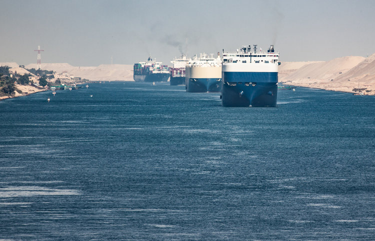 O Novo Canal de Suez almeja ampliar o fluxo diário de embarcações e aumentar a competitividade do canal.