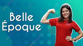 Professora ao lado do texto"Belle Époque"