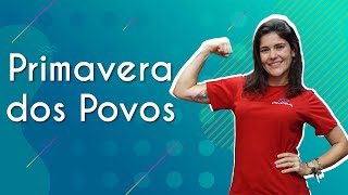 Professora ao lado do texto"Primavera dos Povos"