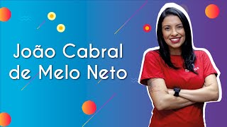 Professora ao lado do texto"João Cabral de Melo Neto"