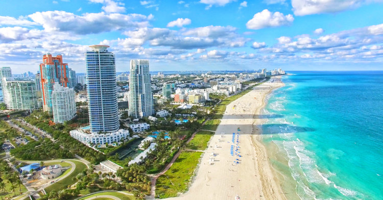 Praia em Miami, Flórida, Estados Unidos. 