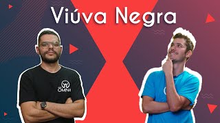 "Viúva Negra" escrito sobre fundo dividido entre dois professores, um de cada lado