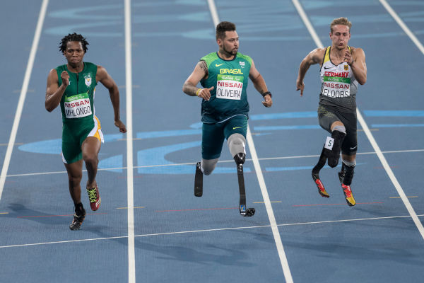 As Paralimpíadas são realizados para atletas com algum tipo de deficiência física e mental.[1]