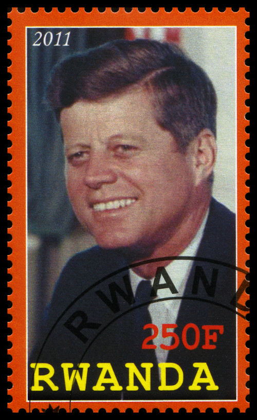 Selo traz John Kennedy, presidente dos Estados Unidos na ocasião da Crise dos Mísseis