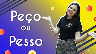 Professora ao lado do texto"Peço ou pesso?"