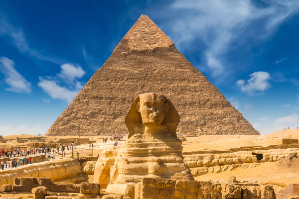 Os historiadores acreditam que a Grande Esfinge de Gizé foi construída por volta de 2500 a.C.
