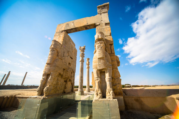 Ruínas de Lamassu em um portal de Persépolis, cidade persa.