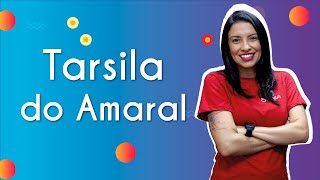 Professora ao lado do texto"Tarsila do Amaral"