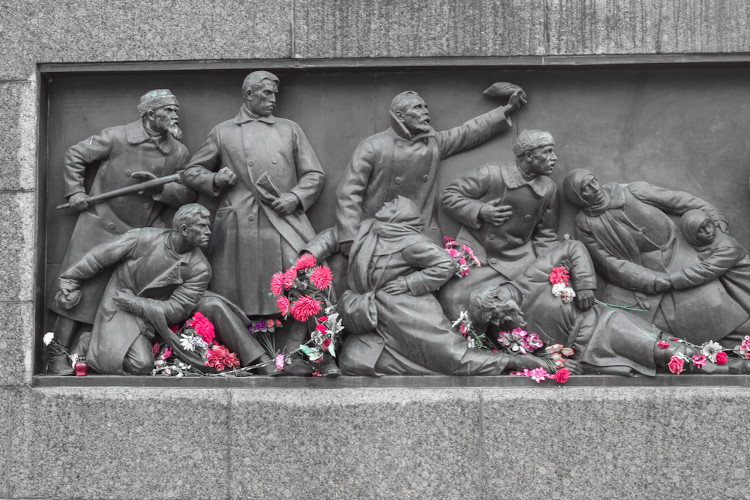 Monumento em São Petersburgo recordando o Domingo Sangrento, ocorrido em 1905.
