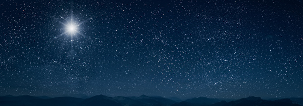 Vista panorâmica do céu noturno com estrela em destaque.