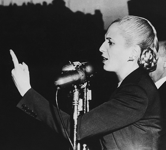 Eva Perón em discurso eleitoral, em 1951.