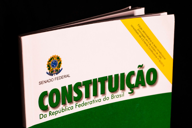 Capa da Constituição de 1988, publicada na Nova República.