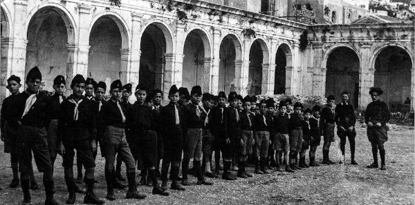 Jovens fascistas em camisas pretas, Capri, Itália, 1927. [1]