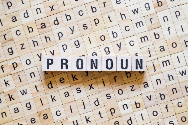 Pronouns - Pronomes em inglês - Brasil Escola