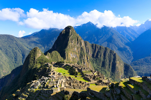 Vista superior de Machu Picchu, conhecida como a “Cidade Perdida dos Incas”.
