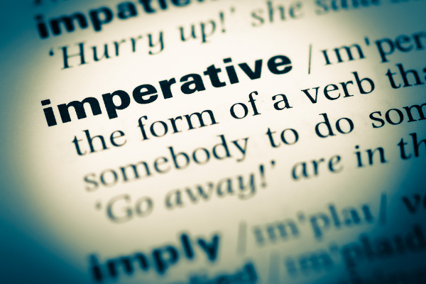 Verbete de dicionário com a palavra em inglês “imperative”.