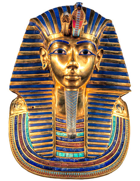 Máscara dourada com detalhes coloridos com formato do rosto de um faraó, uma obra de arte egípcia.
