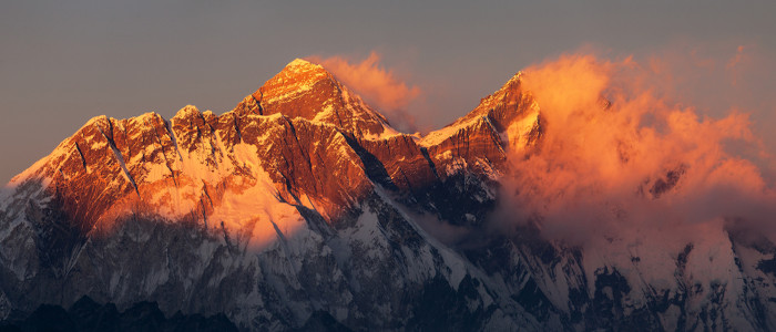Cordilheira do Himalaia, exemplo de montanha,, um dos tipos de relevo que existem.