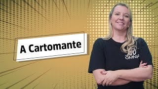 Professora ao lado do texto"A Cartomante".