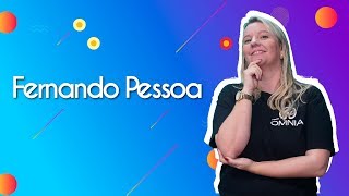 Professor ao lado do escrito "Fernando Pessoa".