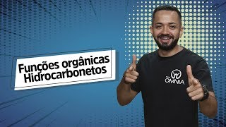 "Hidrocarbonetos | Funções Orgânicas" escrito sobre fundo azul ao lado da imagem do professor