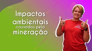 Professora ao lado do texto"Impactos ambientais causados pela mineração".
