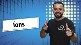 Professor ao lado do escrito "Íons".