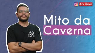 Professor ao lado do escrito "Mito da Caverna".