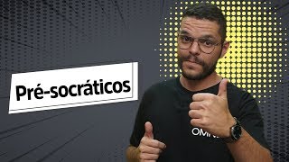 "Pré-socráticos" escrito sobre fundo cinza ao lado da imagem do professor