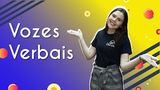 Professora ao lado do texto"Vozes Verbais".
