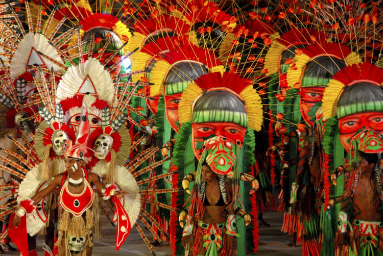 Festa de Parintins, uma das manifestações do folclore brasileiro.