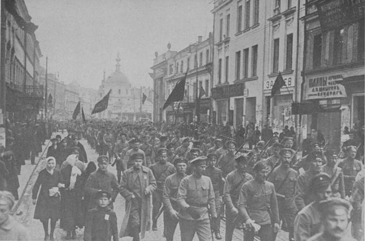 O Exército Vermelho, liderado por Trotsky, defendeu a ideologia socialista na Revolução de Outubro.
