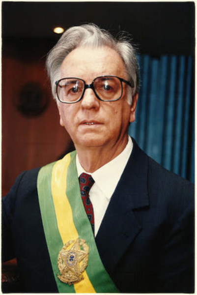 Itamar Franco, com a faixa presidencial.