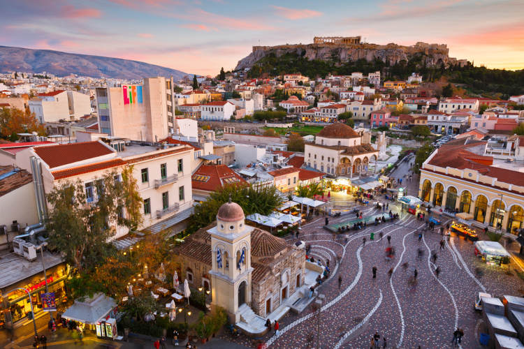Vista urbana de Atenas, a capital e a cidade mais populosa da Grécia.