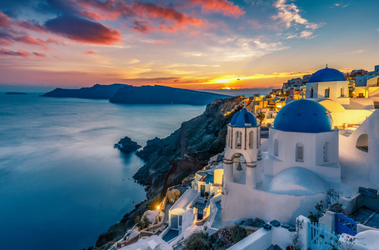 Pôr do Sol na Ilha de Santorini, um dos principais pontos turísticos da Grécia.
