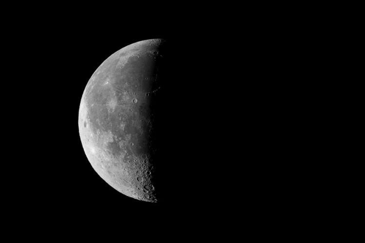 Quarto minguante, uma das fases da Lua.