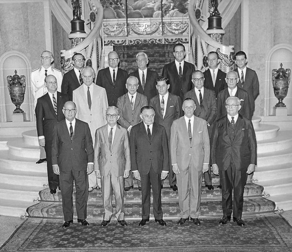 Presidente Humberto Castelo Branco e seu ministério, o primeiro governo sob o AI-1 - Ato Institucional Nº 1.[1]