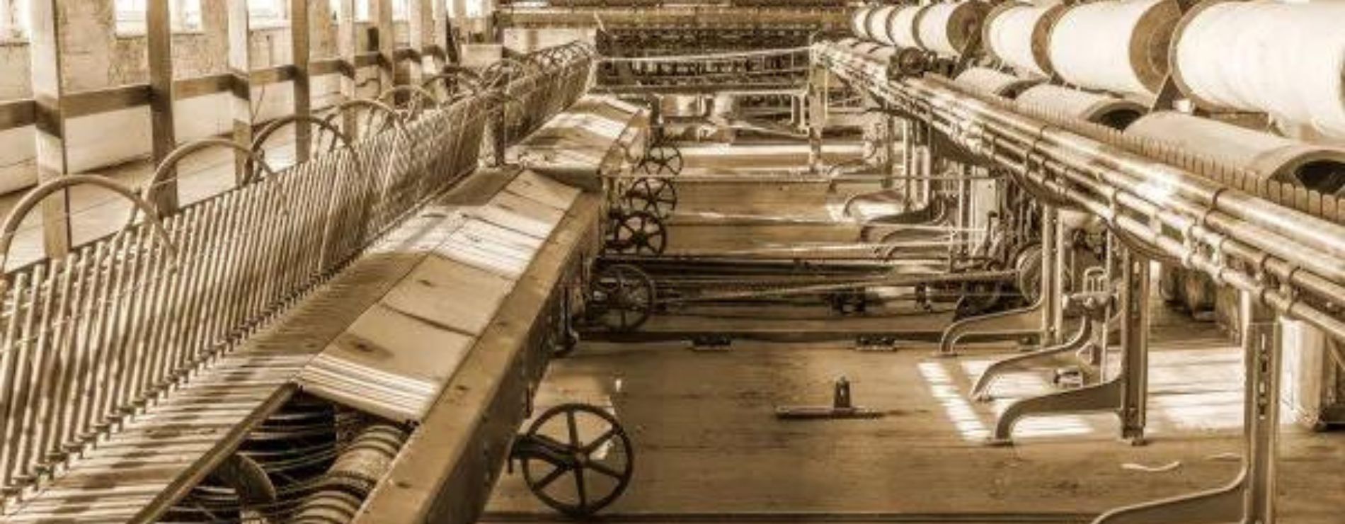imagens de máquinas de fábrica téxtil