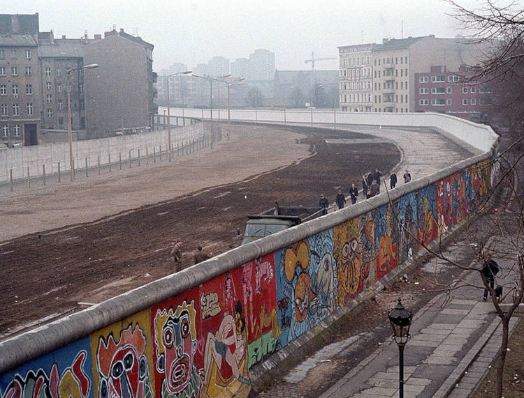 Muro do Berlim em 1986, o principal símbolo da divisão da Alemanha.