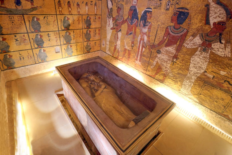 Vista interna da tumba de Tutancâmon, faraó de 1341 a.C. a 1323 a.C.