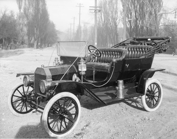 O Ford T, de 1910, é um símbolo da evolução dos transportes durante a Segunda Revolução Industrial.